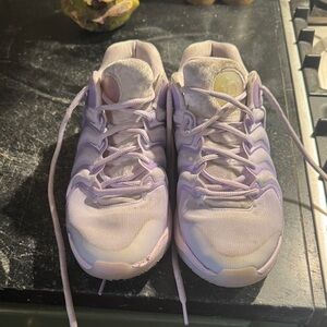 Women's KD aunt Pearl basketball sneakers 7.5